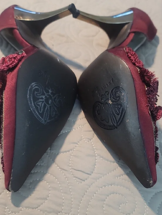 Size 11W J.Renee Burgundy Floral Appliqué Pointed-Toe Heels - Picture 10 of 10